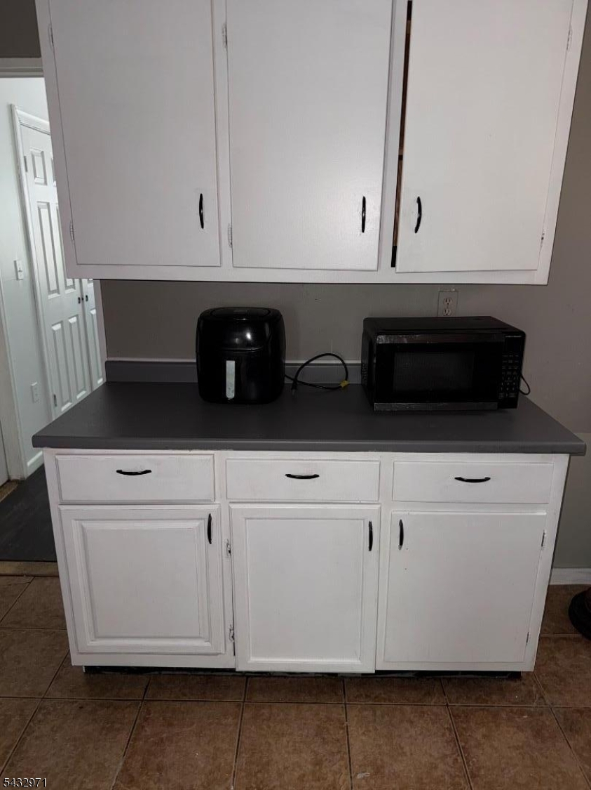 1084 Sanford Ave A Property Photo 6