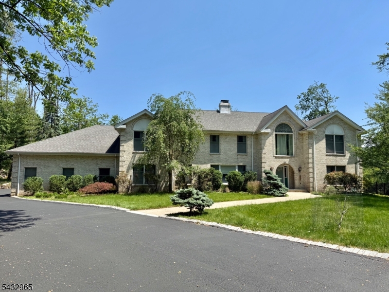 60 Evergreen Ln Property Photo 1