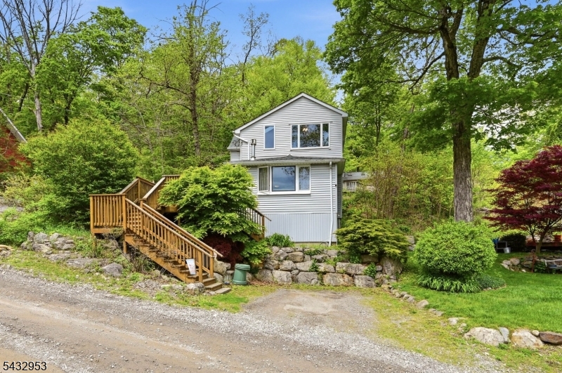 48 Goldfinch Ln Property Photo 2