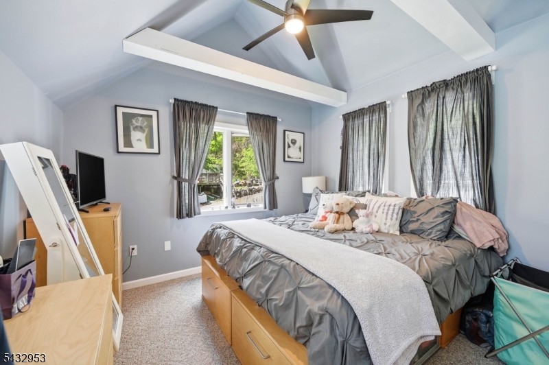 48 Goldfinch Ln Property Photo 8