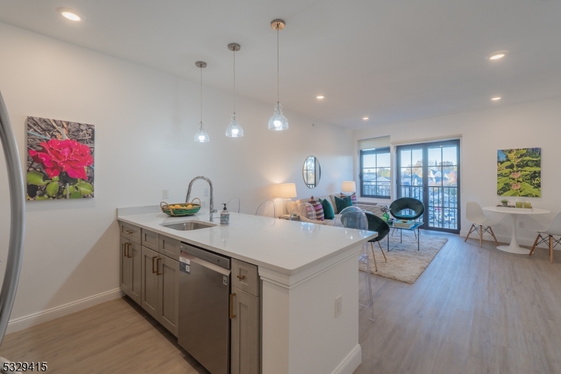 1026 Stuyvesant Ave 408 Property Photo 4