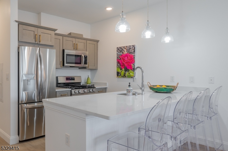 1026 Stuyvesant Ave 408 Property Photo 5