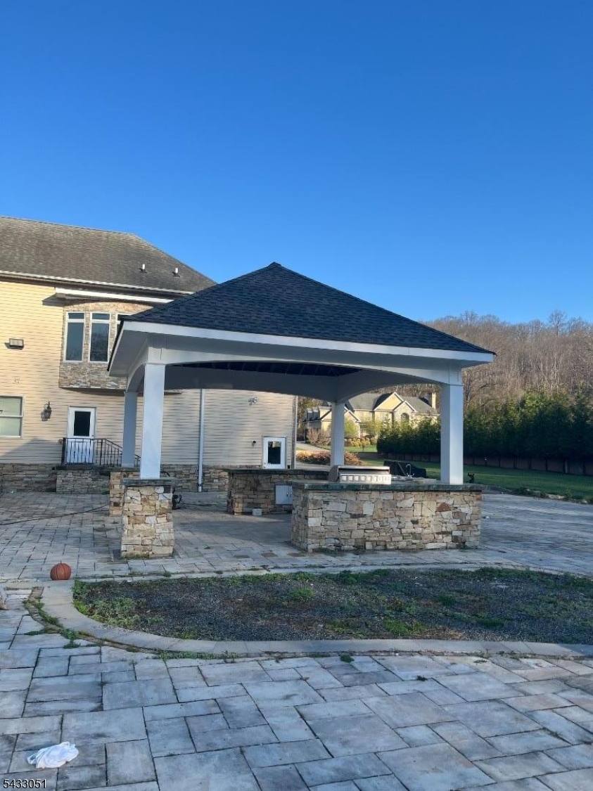 19 Violet Trl Property Photo 6