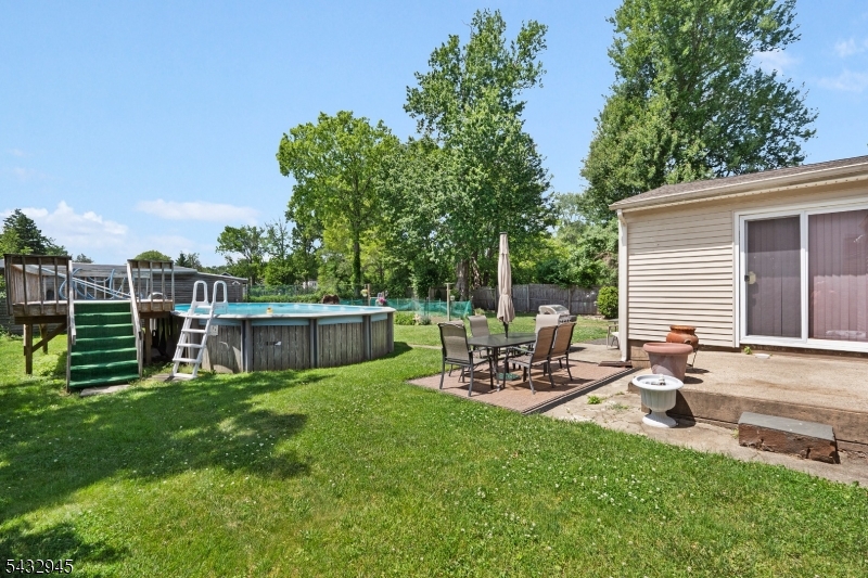 15 Volker Ln Property Photo 4