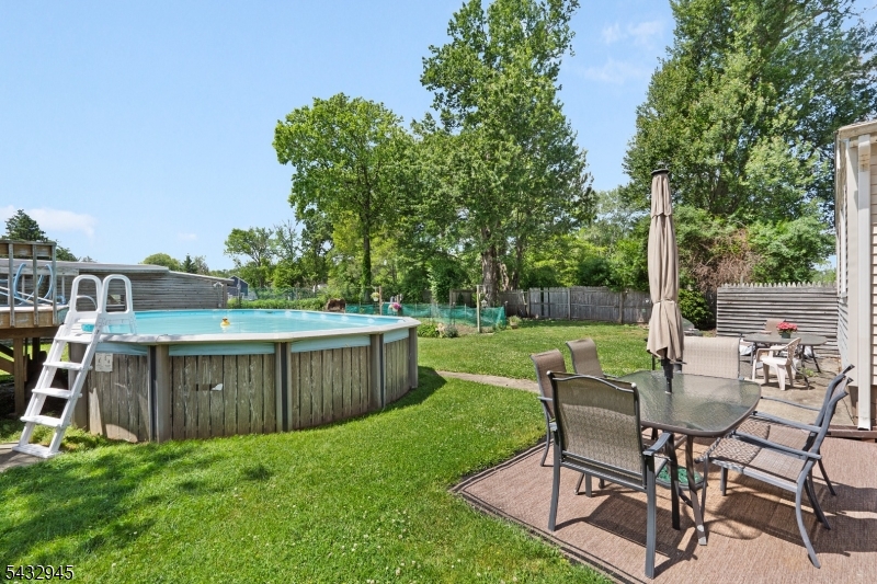15 Volker Ln Property Photo 5