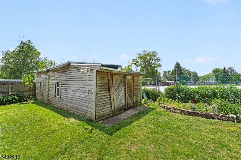 15 Volker Ln Property Photo 7