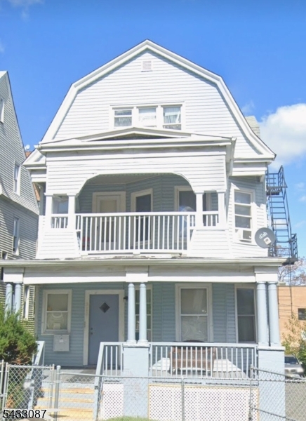 314 William St Property Photo 1