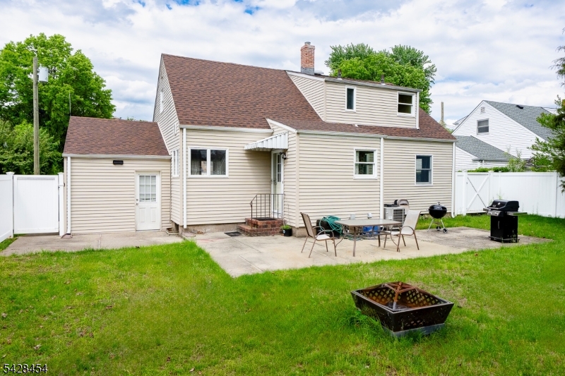 441 Blanchard Ter Property Photo 14