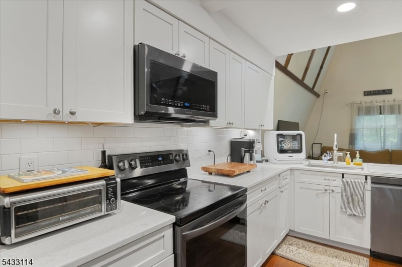7 Glen Dr Property Photo 5