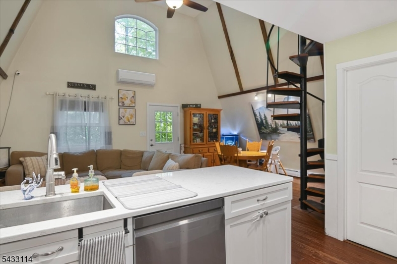 7 Glen Dr Property Photo 6