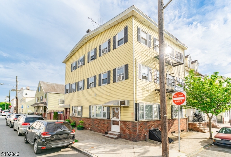 36 Wall St Property Photo 2