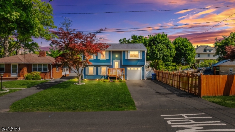 245 4th St Property Photo 1