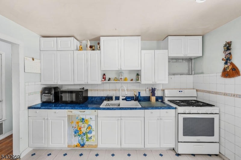 245 4th St Property Photo 8