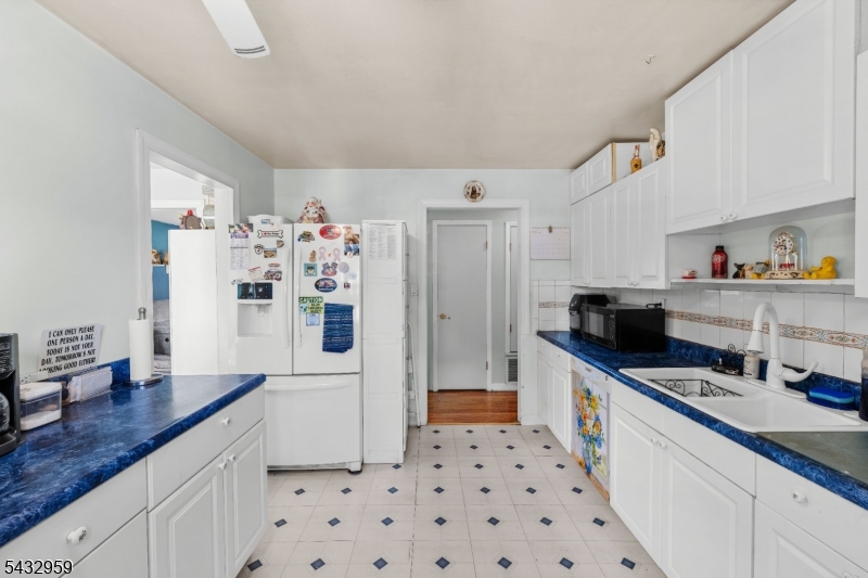 245 4th St Property Photo 10