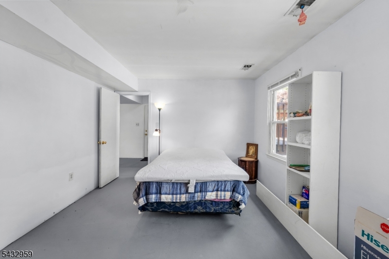 245 4th St Property Photo 15