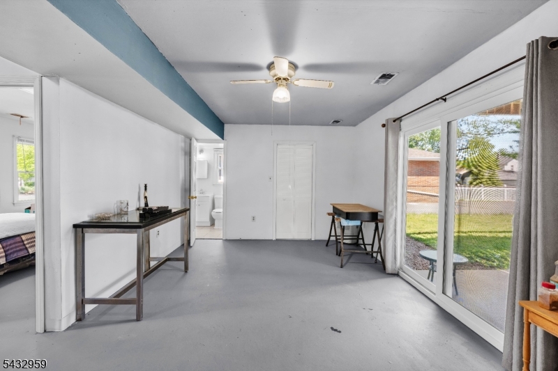 245 4th St Property Photo 17