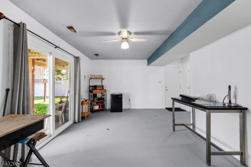 245 4th St Property Photo 18