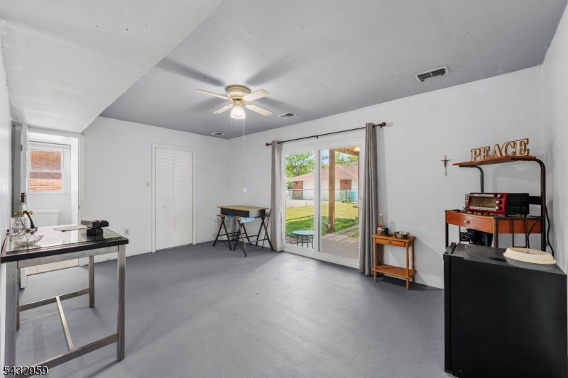 245 4th St Property Photo 19