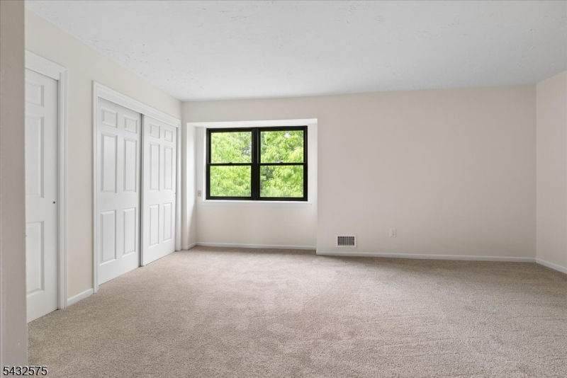 6001 N Oaks Blvd 6001 Property Photo 12