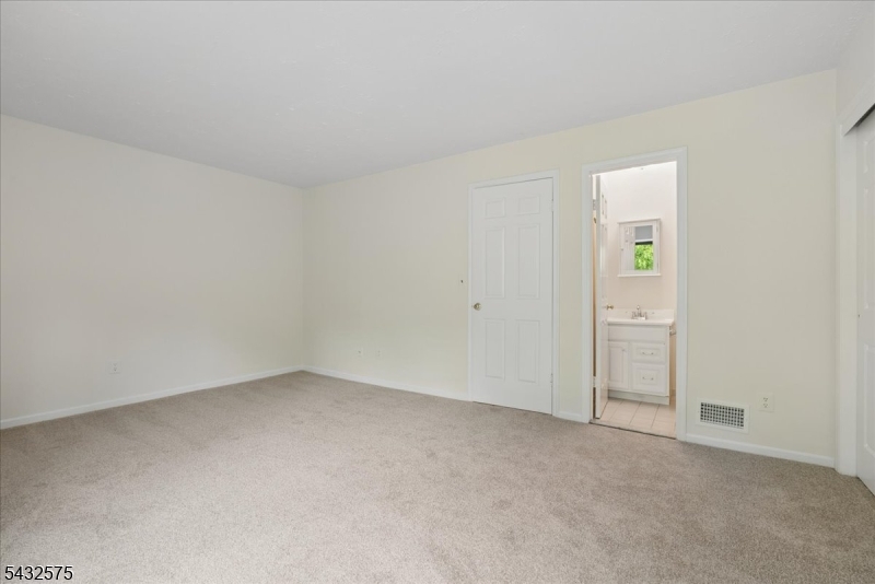 6001 N Oaks Blvd 6001 Property Photo 13