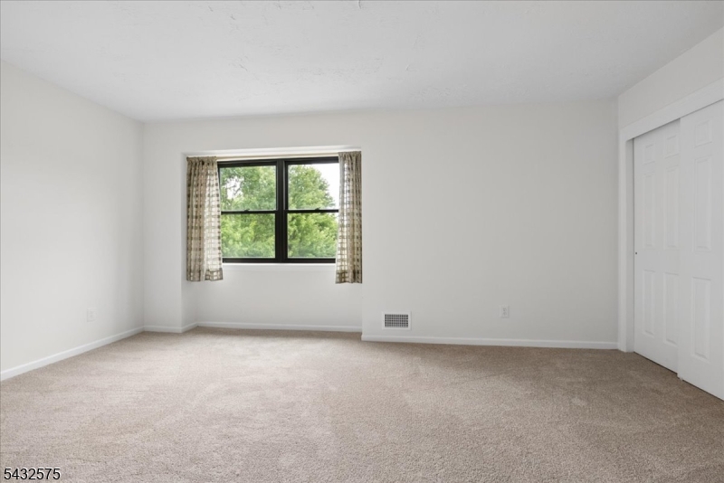 6001 N Oaks Blvd 6001 Property Photo 16