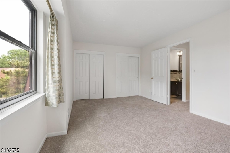 6001 N Oaks Blvd 6001 Property Photo 17