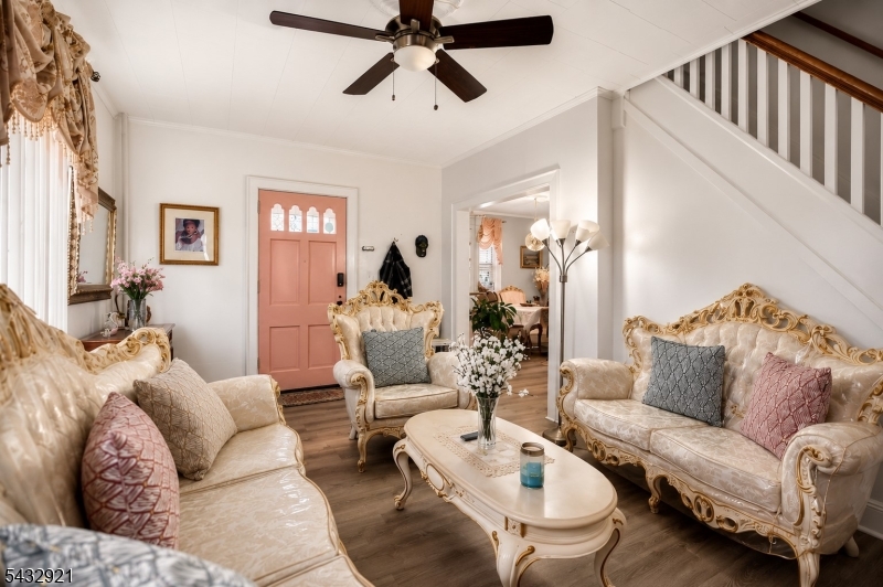 280 Nesbit Ter Property Photo 3