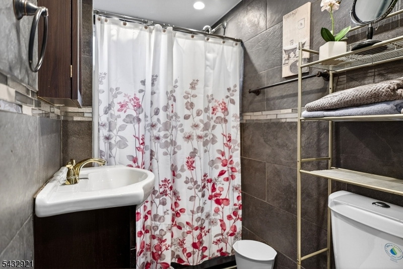 280 Nesbit Ter Property Photo 8
