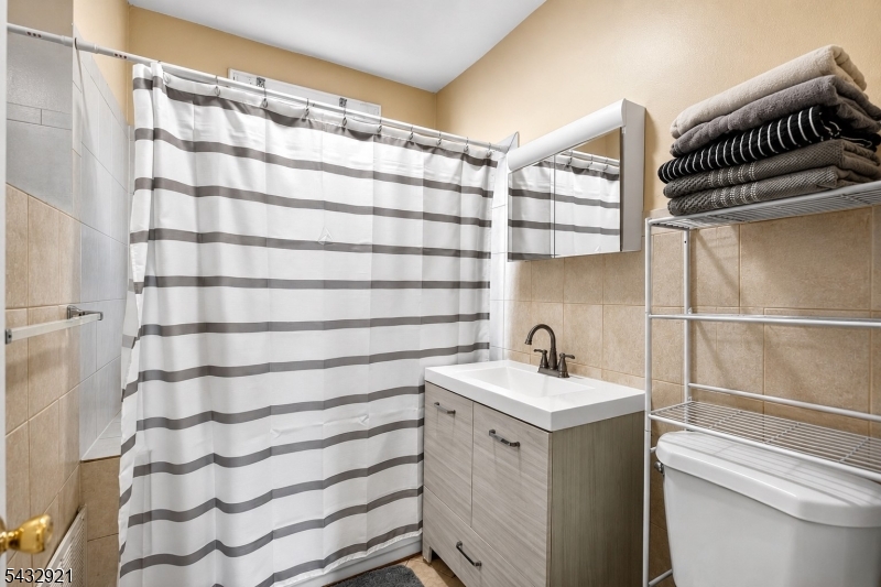 280 Nesbit Ter Property Photo 9