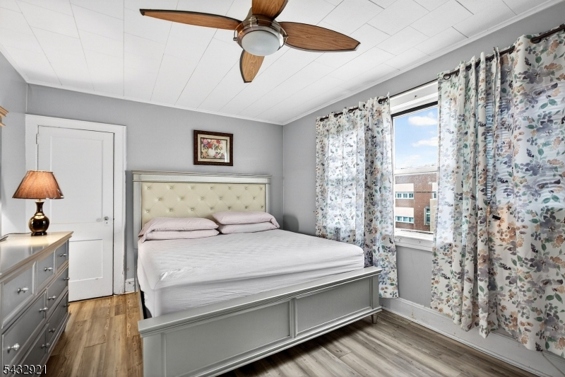 280 Nesbit Ter Property Photo 11