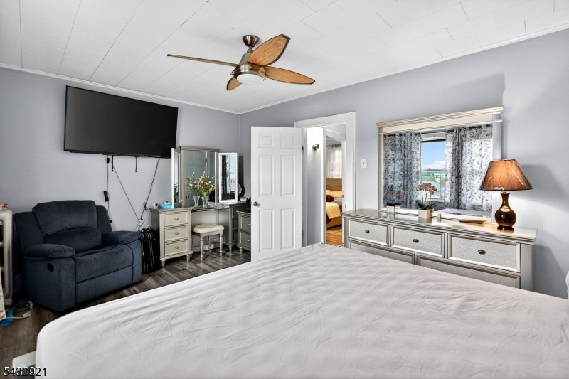 280 Nesbit Ter Property Photo 12