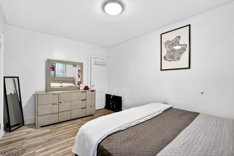 280 Nesbit Ter Property Photo 16