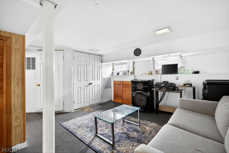 280 Nesbit Ter Property Photo 17