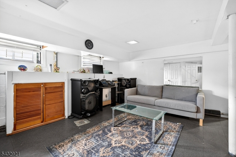 280 Nesbit Ter Property Photo 19