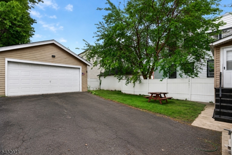 280 Nesbit Ter Property Photo 22