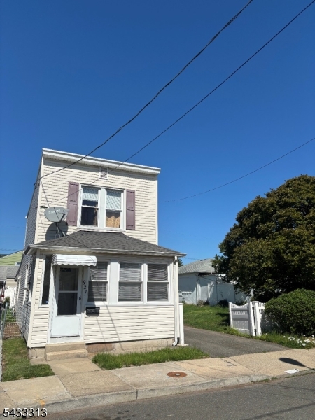 927 Meacham Ave Property Photo 1