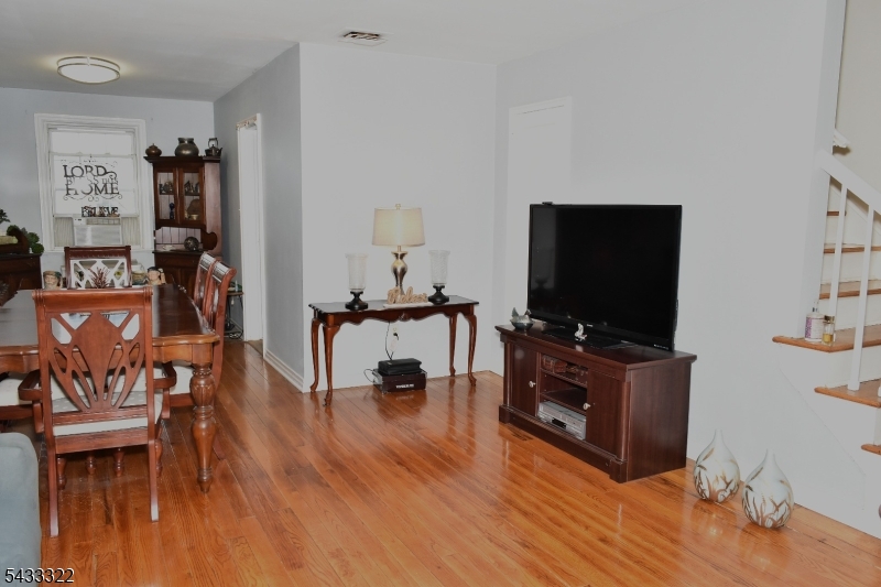 35 Elmwood Ter 35 Property Photo 4