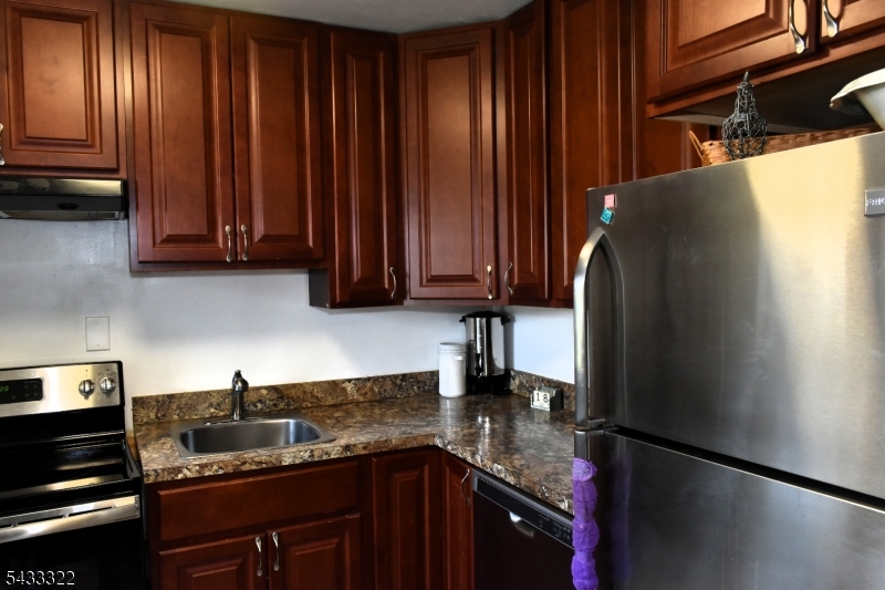 35 Elmwood Ter 35 Property Photo 9