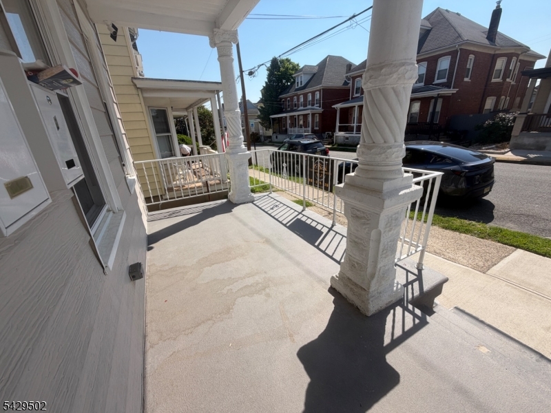 31 Glen Ave Top Property Photo 4