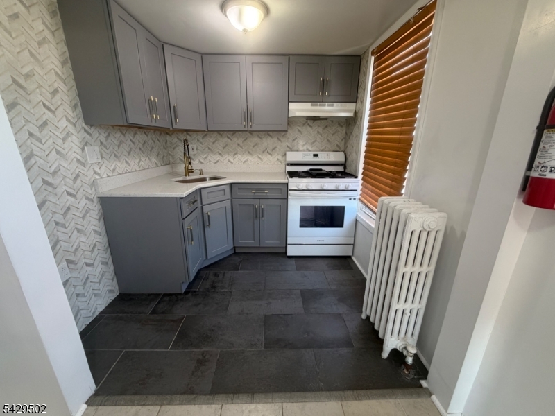 31 Glen Ave Top Property Photo 6
