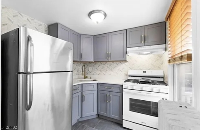 31 Glen Ave Top Property Photo 7