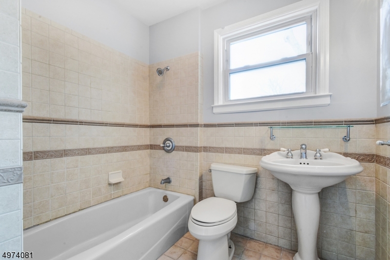 558 Summit Ave 1 Property Photo 6