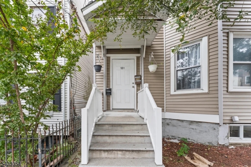 101 Lafayette St Property Photo 1