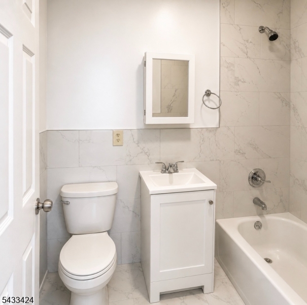 253 Morris Ave 3 Property Photo 5