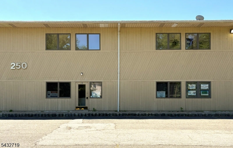 250 Stelton Rd Property Photo 3