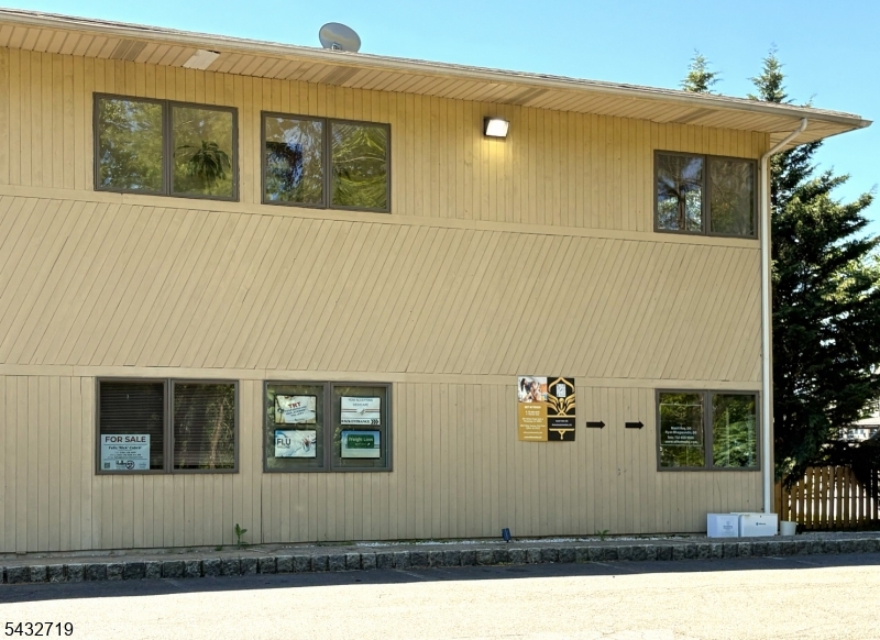 250 Stelton Rd Property Photo 4