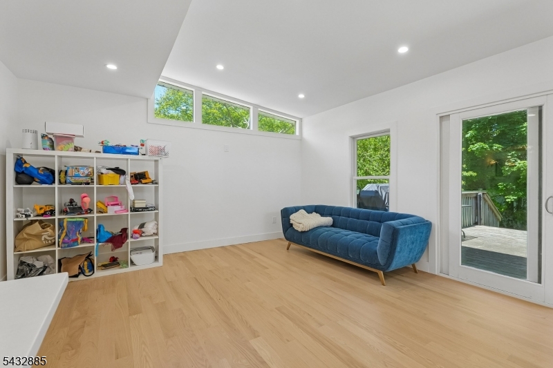215 Exeter Way Property Photo 12