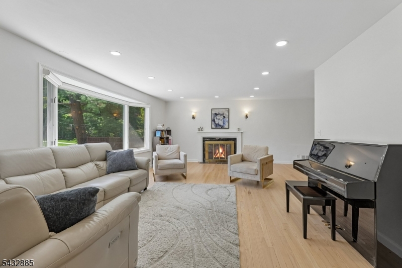 215 Exeter Way Property Photo 14