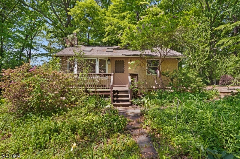 76 Brooksyde Ave Property Photo 1