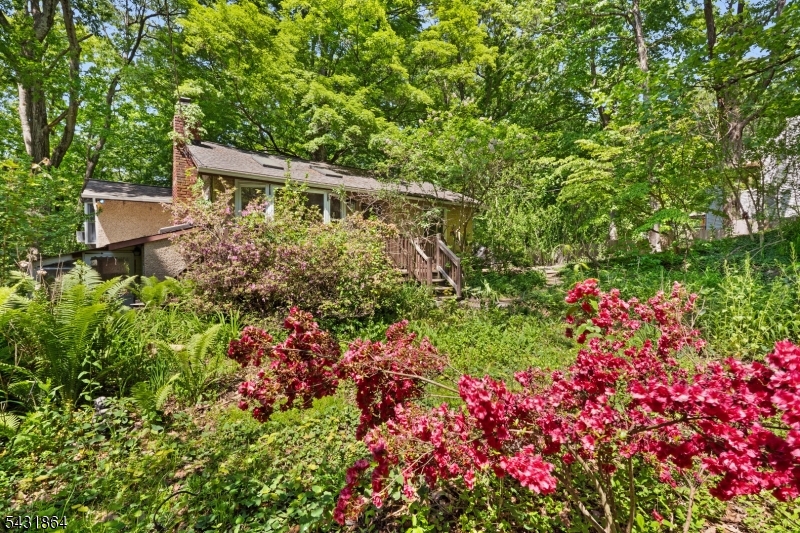 76 Brooksyde Ave Property Photo 3